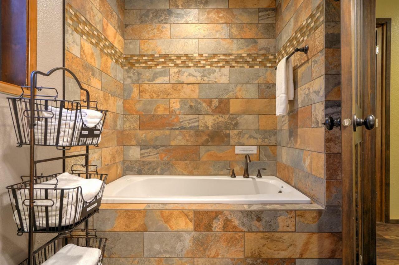 Silver Falls Lodge & Conference Center Sublimity Bagian luar foto